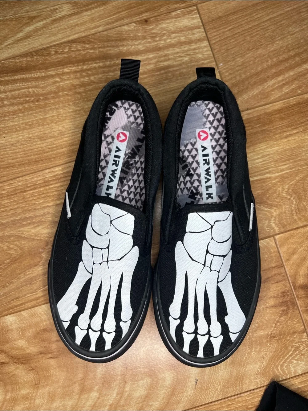 Airwalk Kids Skeleton Slip-On Sneakers Black White Canvas Shoes Size 3
